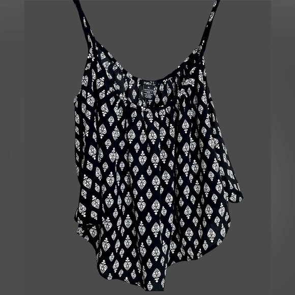 NWT Black & White Top - Picture 1 of 2